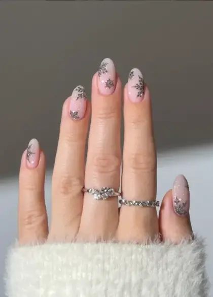 25 Short Christmas Nail Ideas That Are Festive and Easy to Wear — GlowNailDesigns