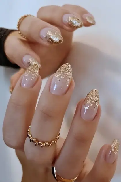22 Simple Glitter Nail Designs That Look Elegant and Easy to Copy — GlowNailDesigns
