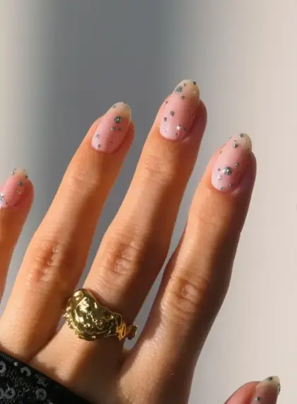 20 Classy Christmas Nails for an Elegant Holiday Look — GlowNailDesigns