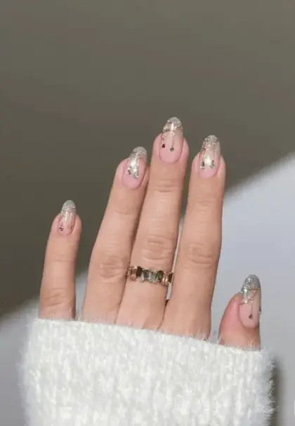 20 Classy Christmas Nails for an Elegant Holiday Look — GlowNailDesigns