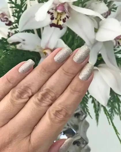 25 Cute Glitter Nails Ideas for a Sparkly Everyday Look — GlowNailDesigns