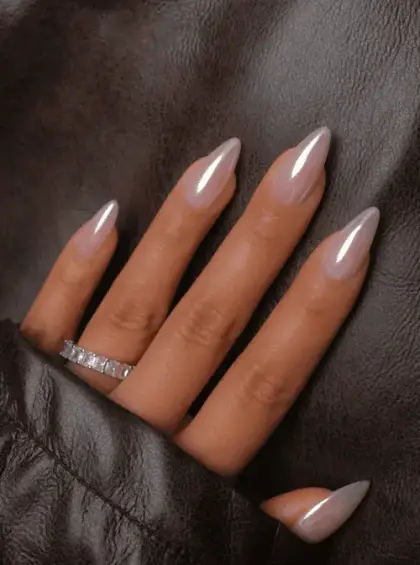 25 Short Christmas Nail Ideas That Are Festive and Easy to Wear — GlowNailDesigns