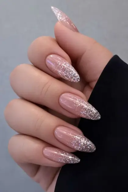 22 Simple Glitter Nail Designs That Look Elegant and Easy to Copy — GlowNailDesigns